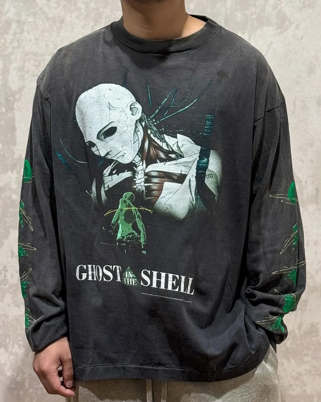 SAINT Mxxxxxx × GHOST IN THE SHELL Ghost in the Shell GS_LS TEE/GITS/BLK Big IP Ghost in the Shell co-branded model Motoko Kusanagi takes a bath Retro distressed long sleeves Washed black S-XL Ready-to-wear Assute dyeing Full-body spray fade/replacement fade Correct accessories Joint LOGO wash mark/main mark/cherub mark Super complex printing replica The drawing/pattern making cycle is very long and the hand graffiti is dirty.